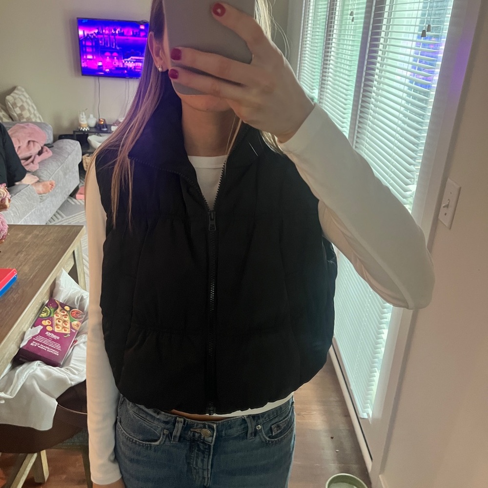 H&M Cropped Black Puffer Vest